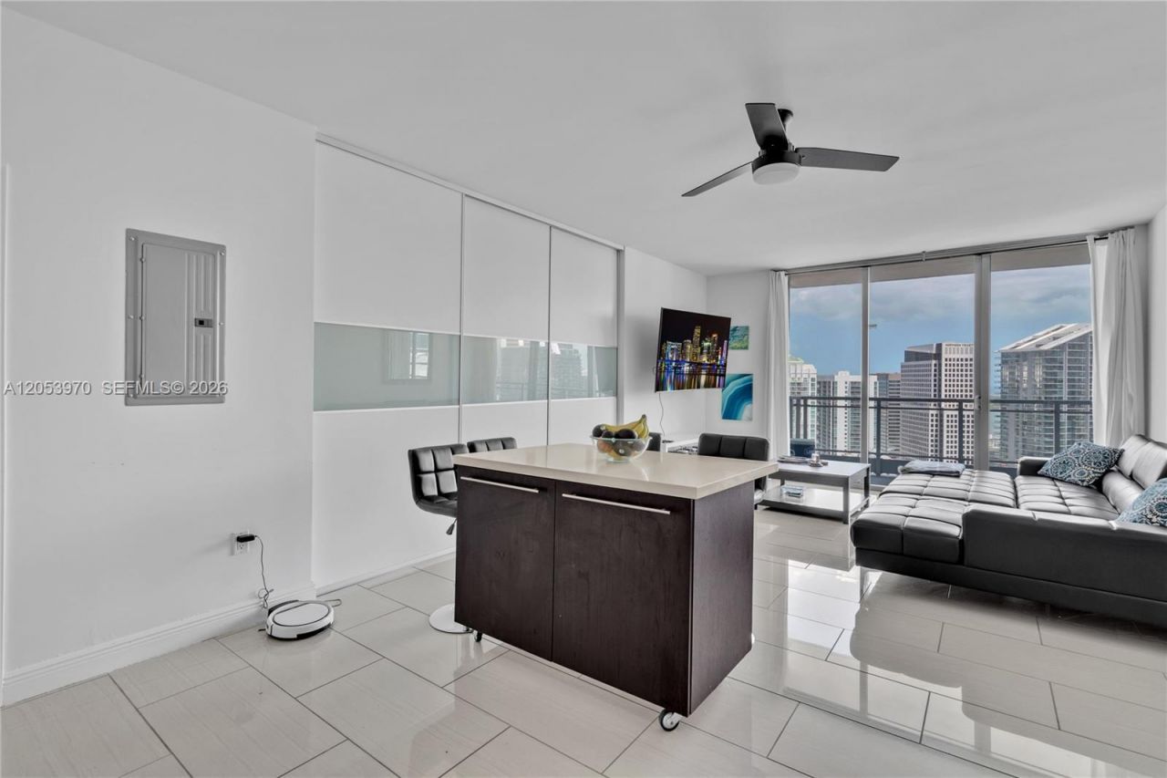 90 SW 3rd St , Unit 4403, Miami, FL 33130 Photo