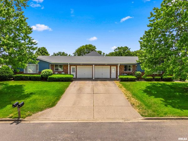 100-102 Nina Court, Pekin, IL 61554
