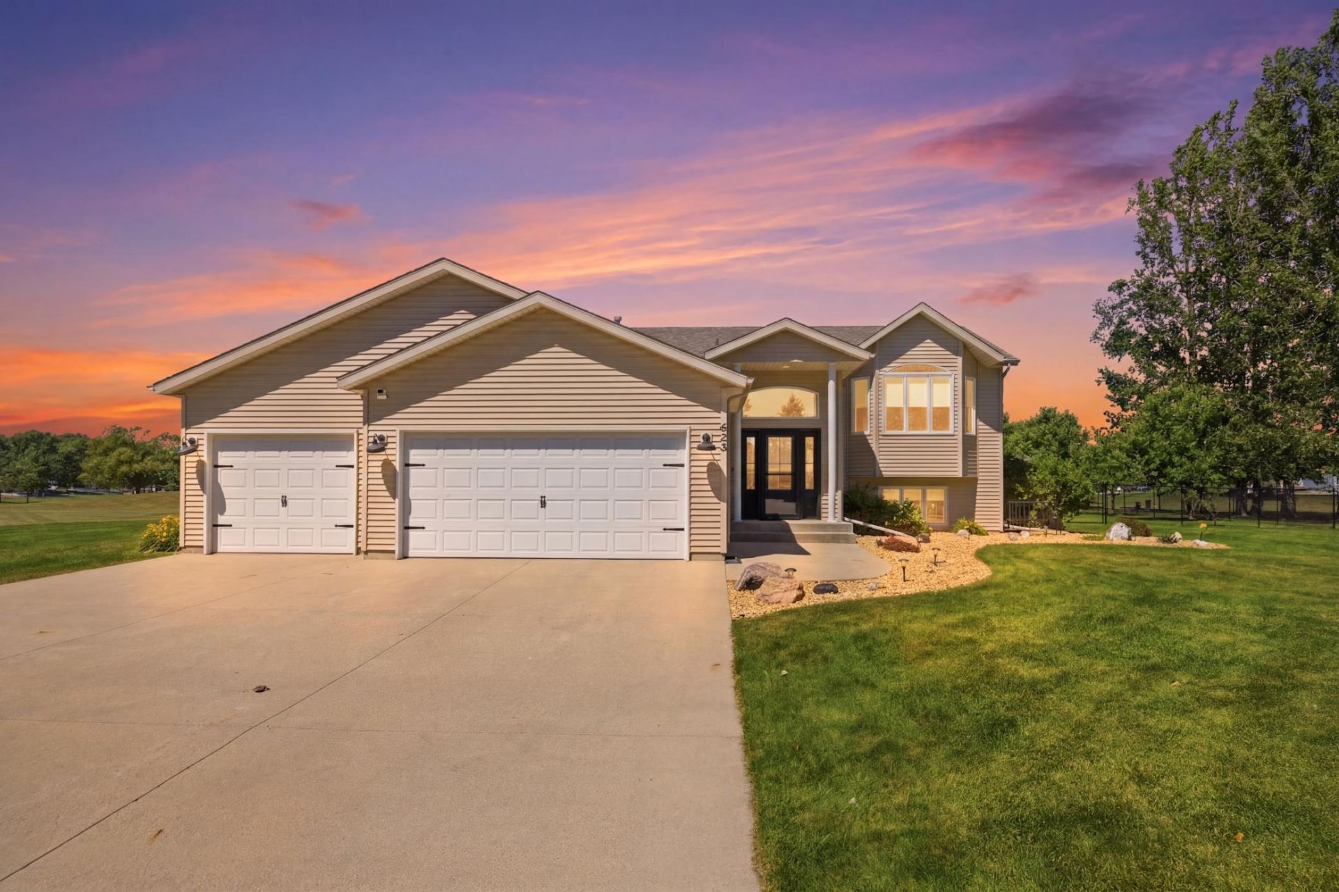 224 Chestnut Drive, Horace, ND 58047 Main Photo