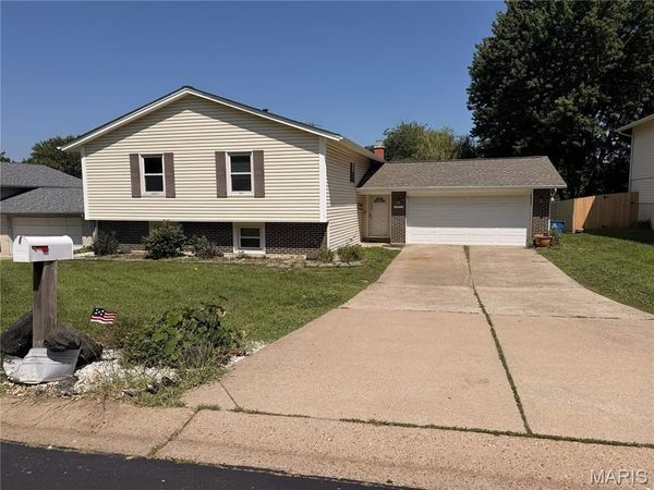 1515 Shadow Lane , St Charles, MO 63303