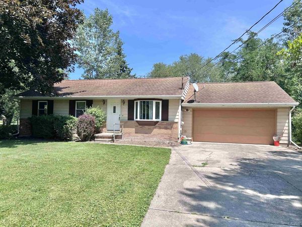 113 Pleasant Knoll , Adrian, MI 49221