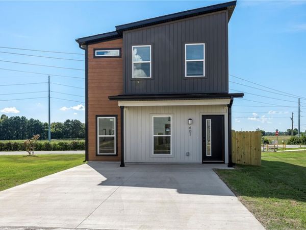 601 Apollo Avenue , Bentonville, AR 72713