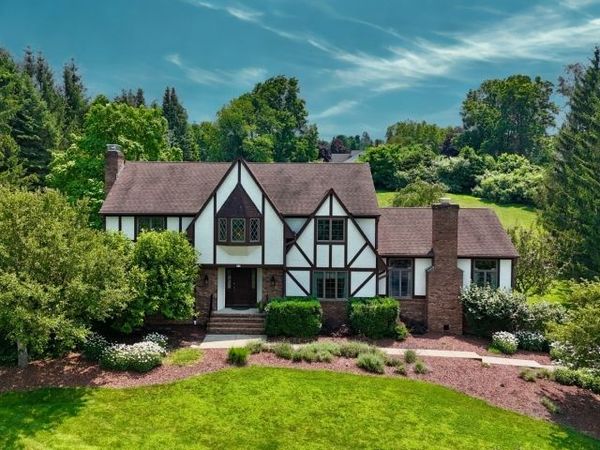 34 Deire Dr, Sparta, NJ 07871
