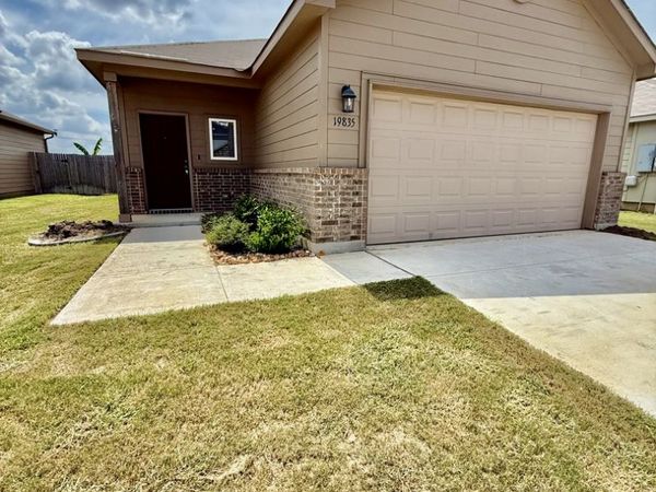 19835 DOC HOLIDAY DR, Lytle, TX 78052
