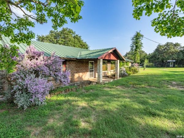 984 County Road 357, Utopia, TX 78884