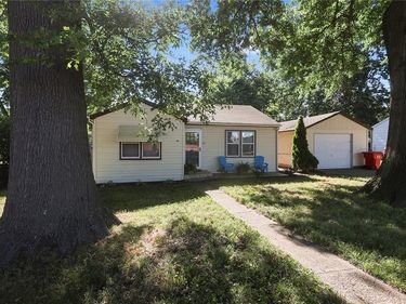 17 Hostetter Street, Buckner, MO 64016