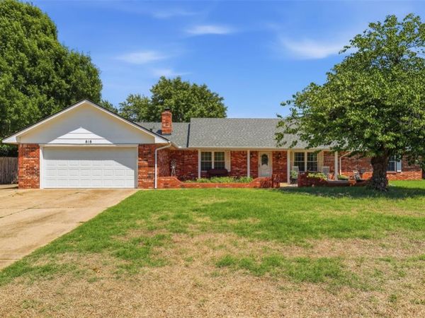 616 N Falcon Way, Mustang, OK 73064