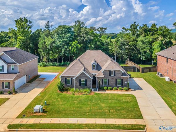 309 Creek Grove Avenue, New Market, AL 35761