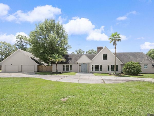 26000 Plantation Ave, Denham Springs, LA 70726