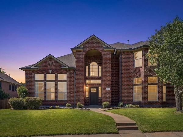 8710 Creekside Drive, Rowlett, TX 75089
