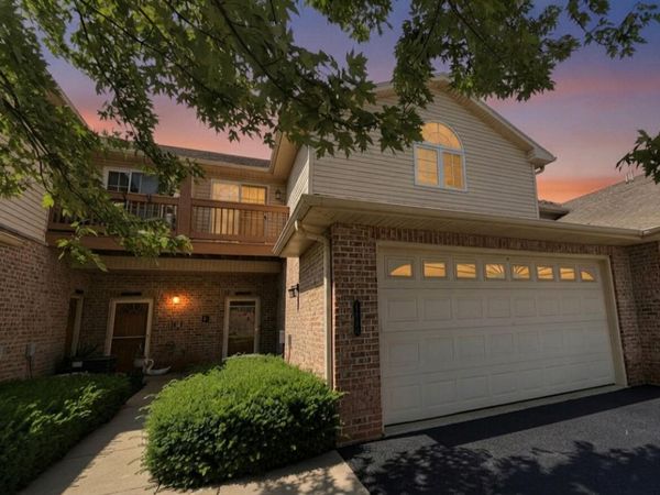 17740 W Jacobs Dr, New Berlin, WI 53146