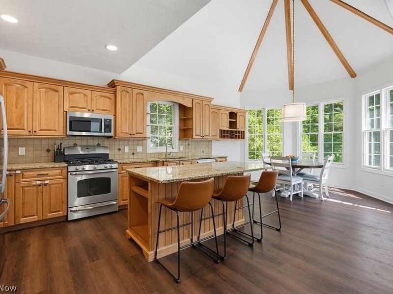 8390 Bainbrook Drive, Chagrin Falls, OH 44023 Photo 12