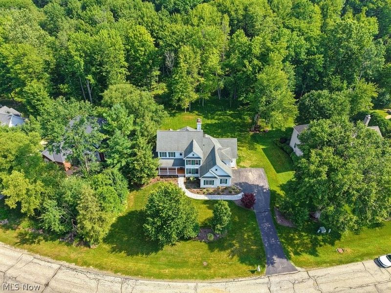 8390 Bainbrook Drive, Chagrin Falls, OH 44023 Photo 2