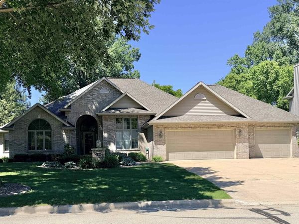 220 E FALCON HILL WAY, Green Bay, WI 54302