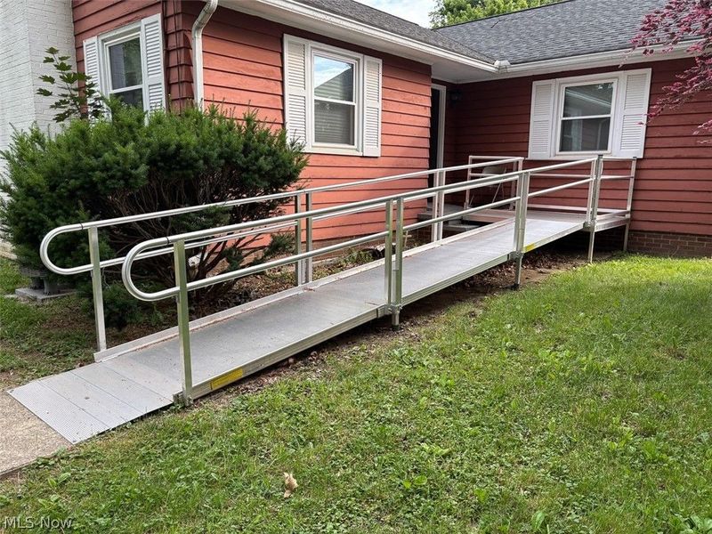 339 Belle Street SW, Hartville, OH 44632 Photo 8