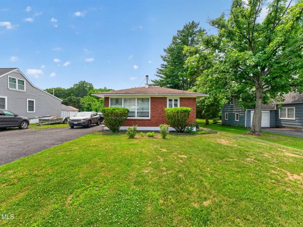 9 Fairlawn Avenue, East Greenbush, NY 12144