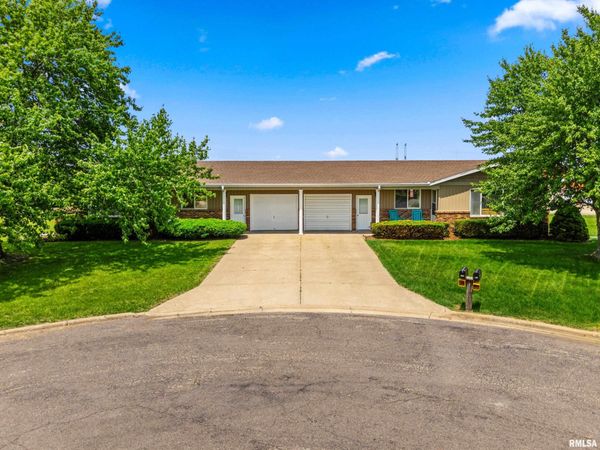 109-111 Nina Court, Pekin, IL 61554