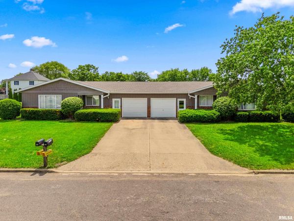 104-106 Nina Court, Pekin, IL 61571