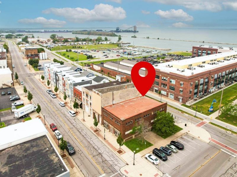 301 W Water Street, Sandusky, OH 44870 Photo 2