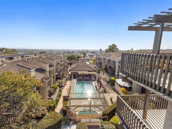 2298 Rose Avenue , Unit 403, Signal Hill, CA 90755