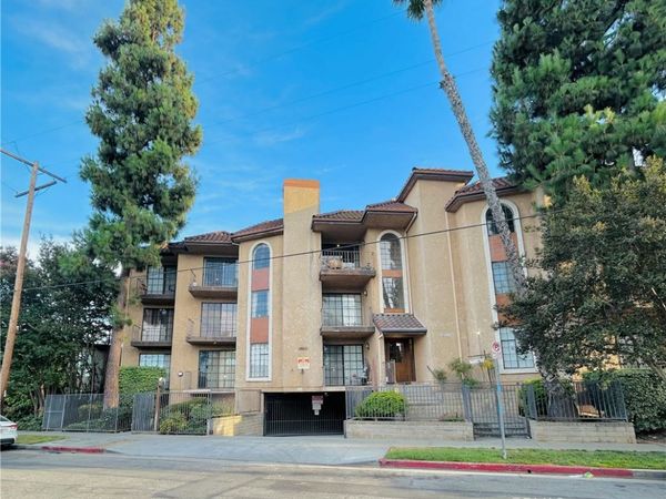 18600 Clark Street , Unit 306, Tarzana, CA 91356
