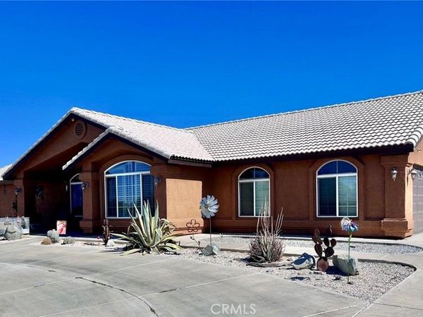 13565 Farmington Street , Oak Hills, CA 92344