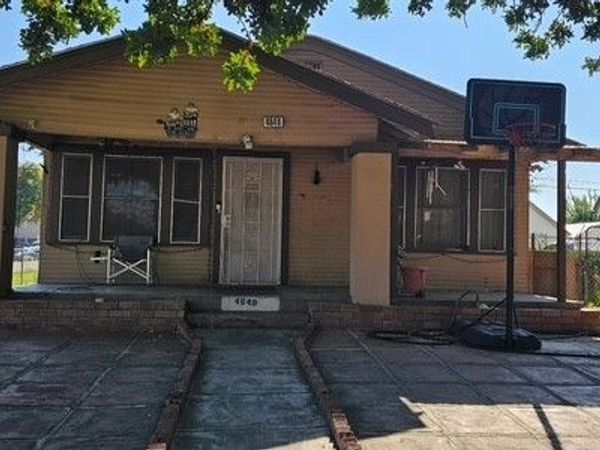 4648 E Iowa , Fresno, CA 93702