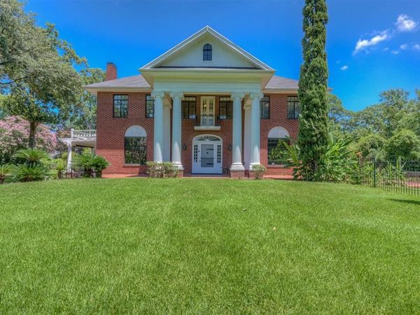 920 Ockley Drive , Shreveport, LA 71106