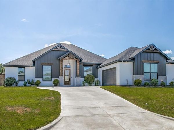 104 Bent Creek Court, Cleburne, TX 76033
