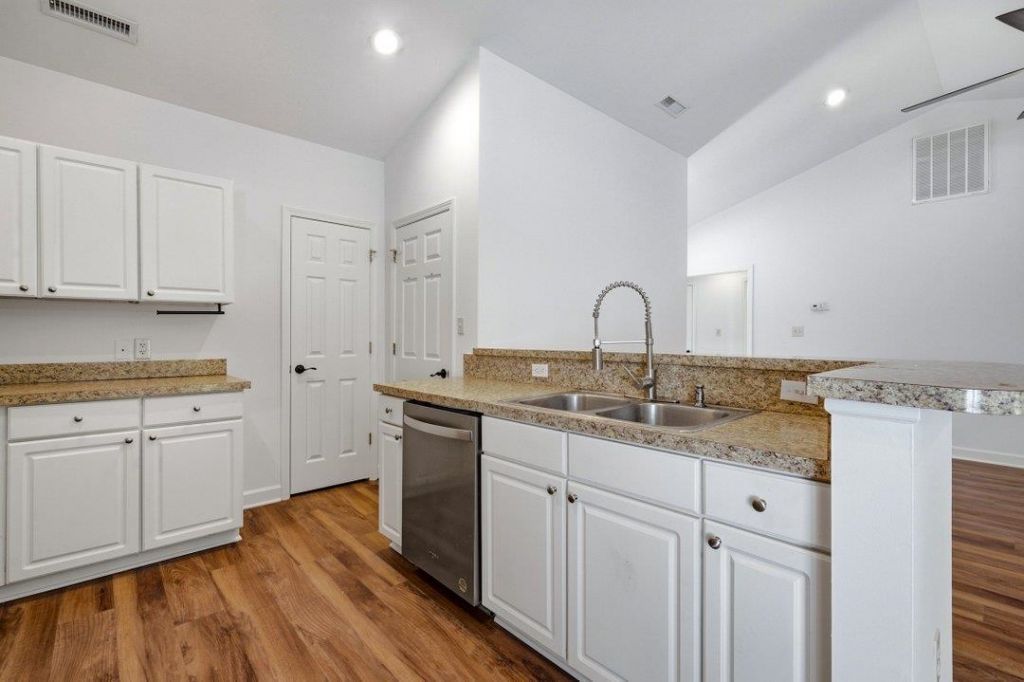 312 Ingonish Ct. Photo 8