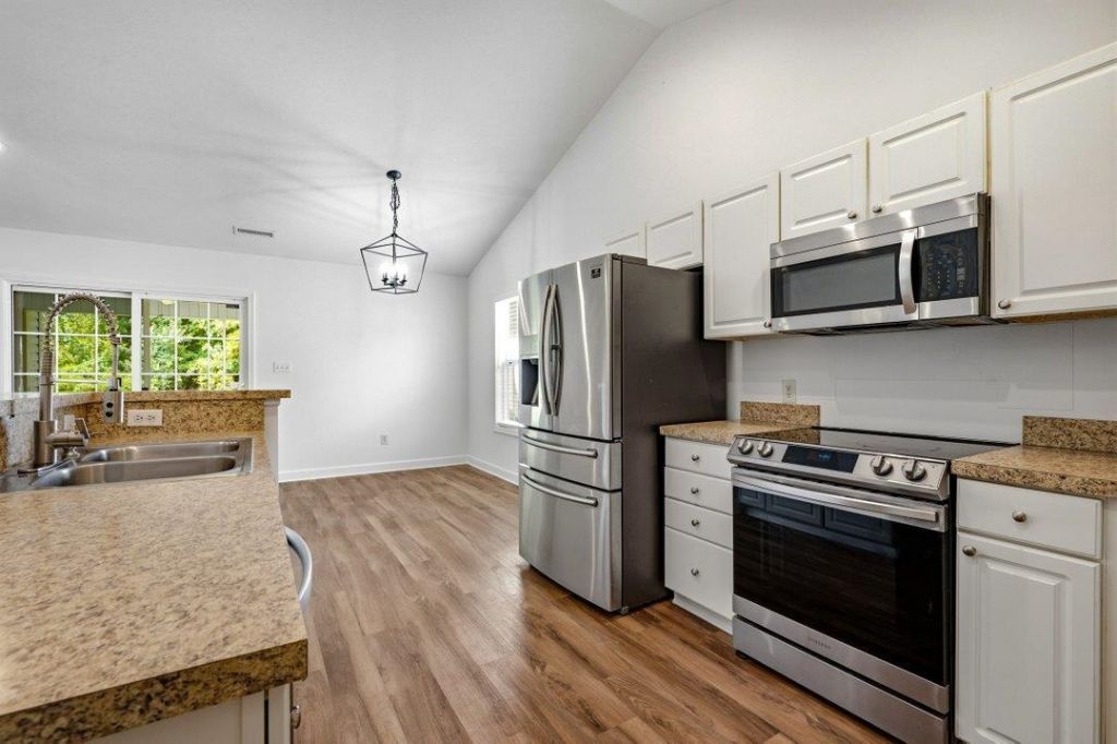 312 Ingonish Ct. Photo 9