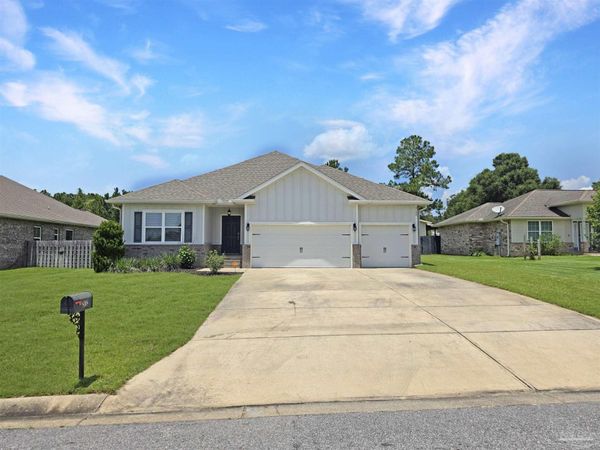 8108 Silver Maple Dr, Milton, FL 32583