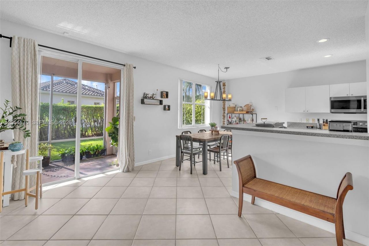 1058 Tupelo Way , Weston, FL 33327 Photo