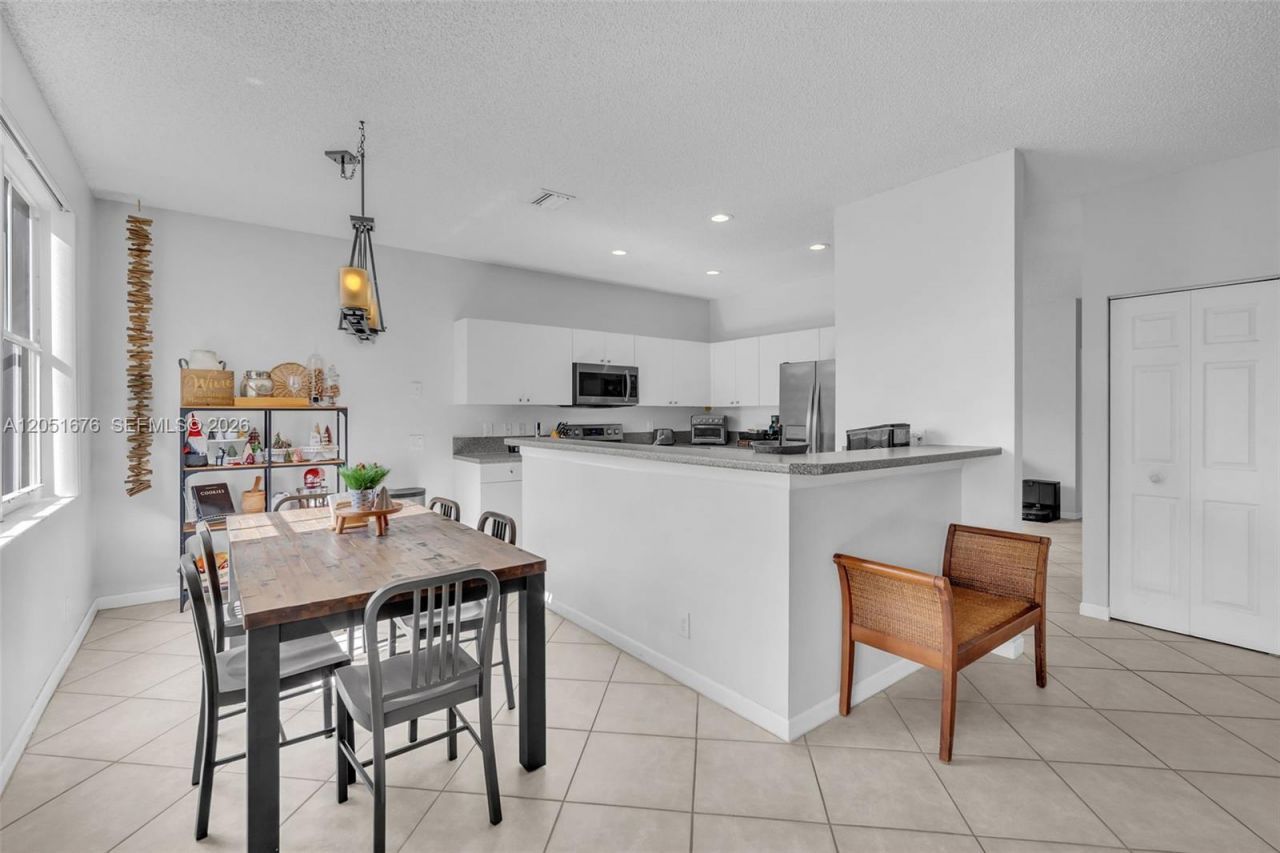1058 Tupelo Way , Weston, FL 33327 Photo