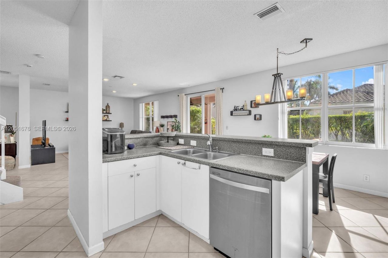 1058 Tupelo Way , Weston, FL 33327 Photo
