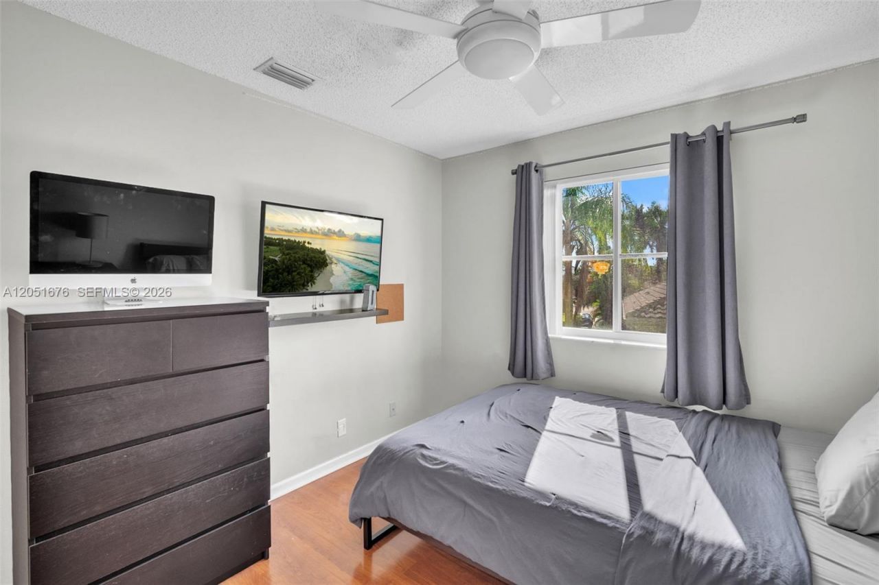 1058 Tupelo Way , Weston, FL 33327 Photo