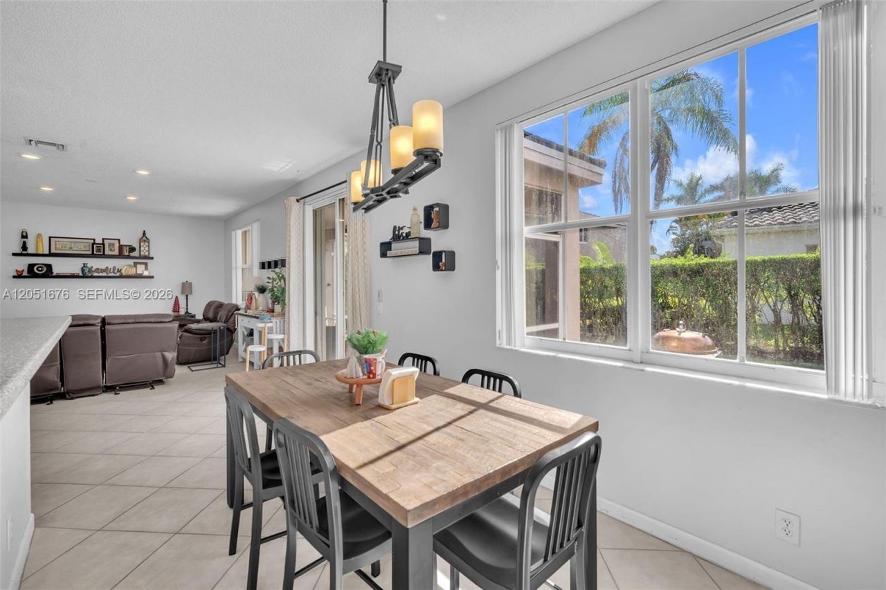 1058 Tupelo Way , Weston, FL 33327 Photo