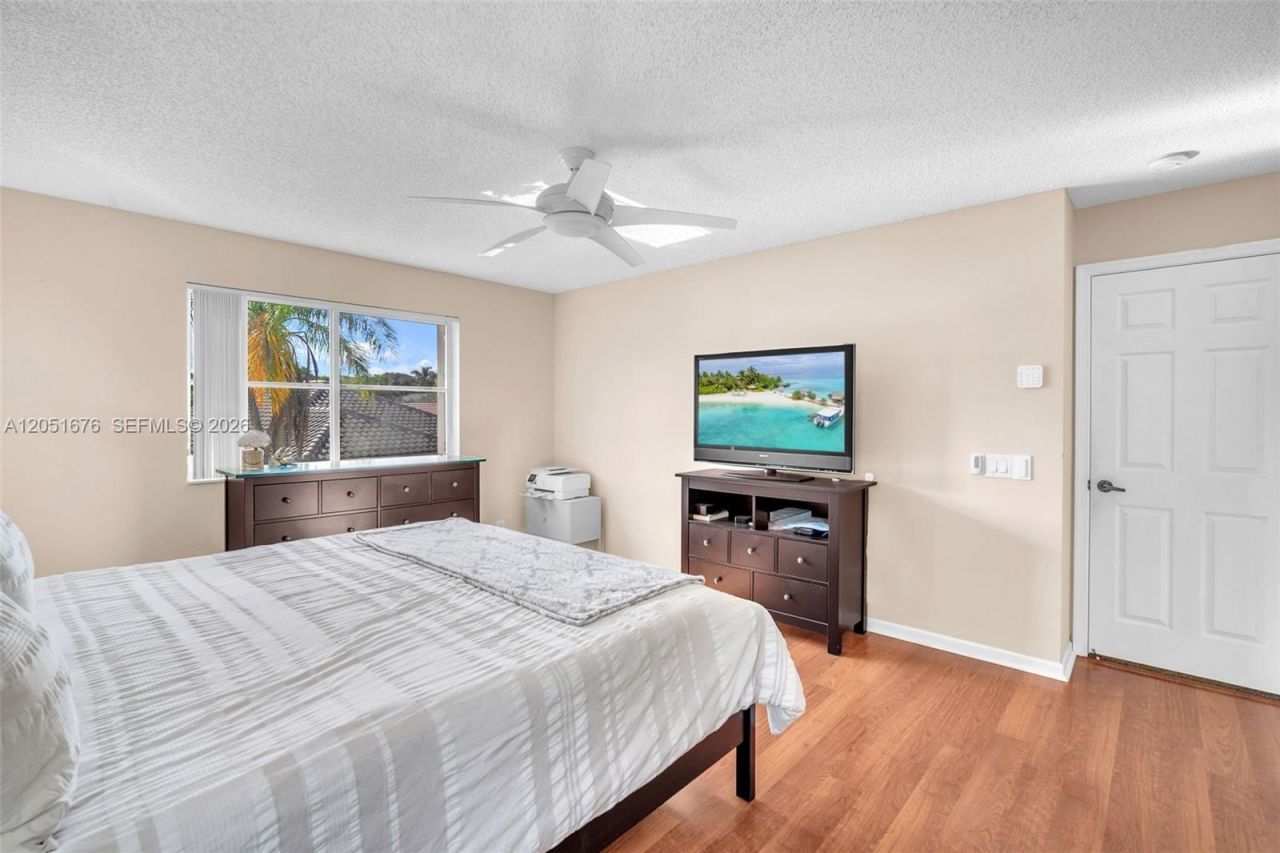 1058 Tupelo Way , Weston, FL 33327 Photo