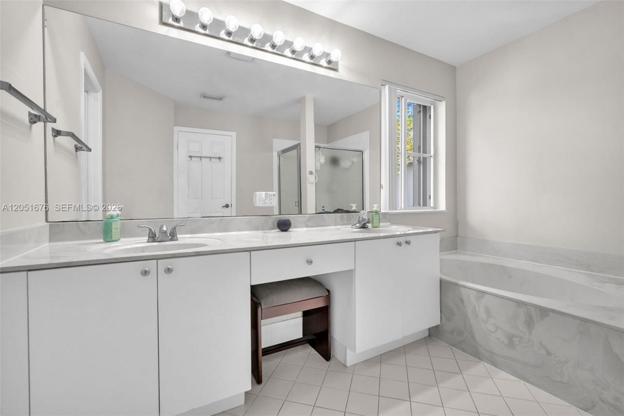 1058 Tupelo Way , Weston, FL 33327 Photo