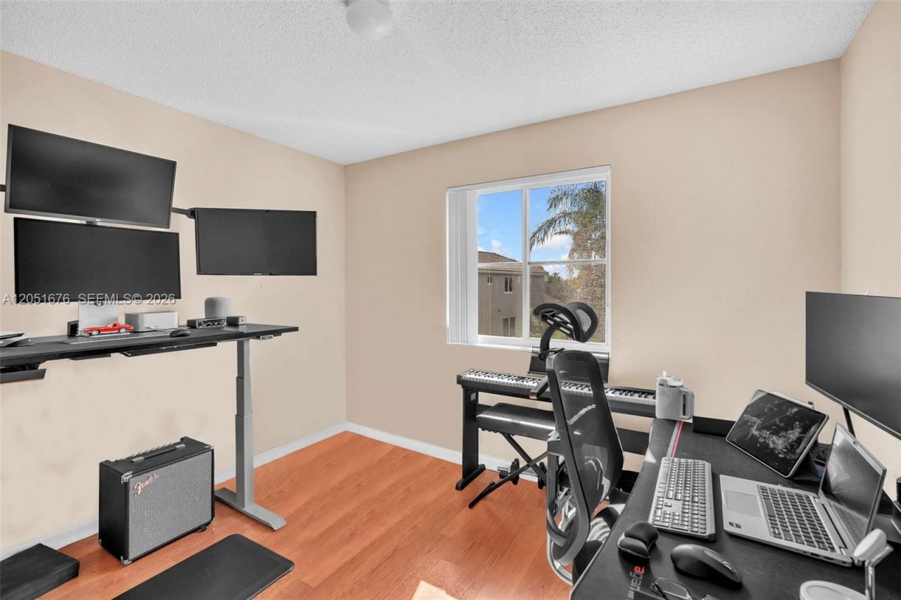 1058 Tupelo Way , Weston, FL 33327 Photo
