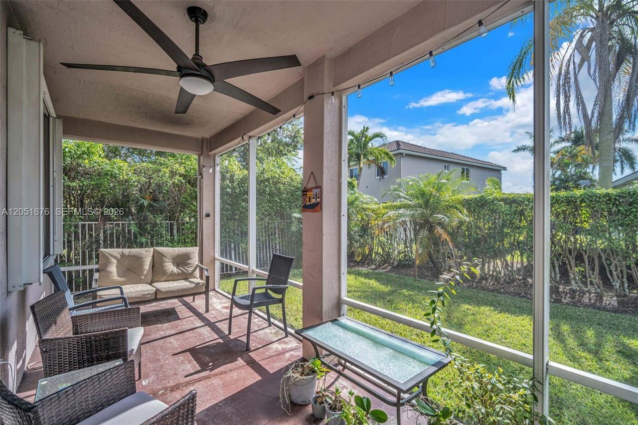 1058 Tupelo Way , Weston, FL 33327 Photo