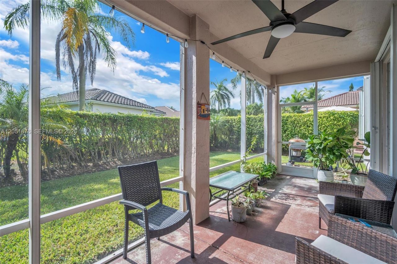 1058 Tupelo Way , Weston, FL 33327 Photo