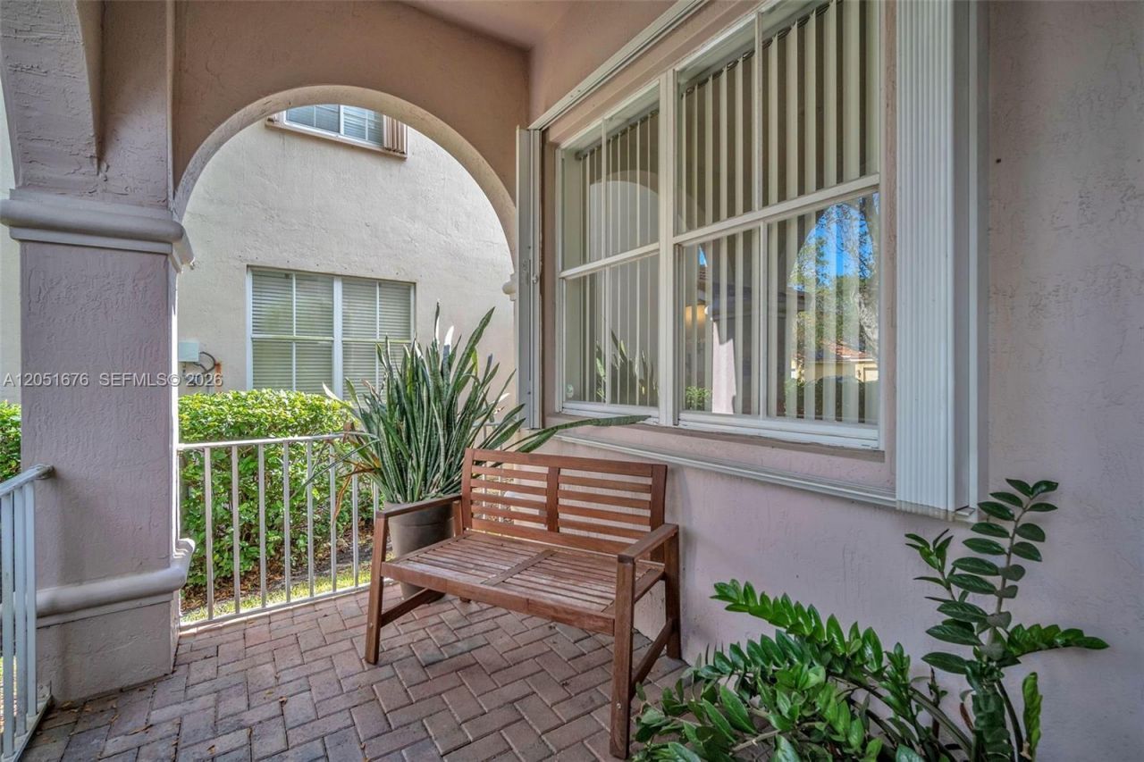 1058 Tupelo Way , Weston, FL 33327 Photo