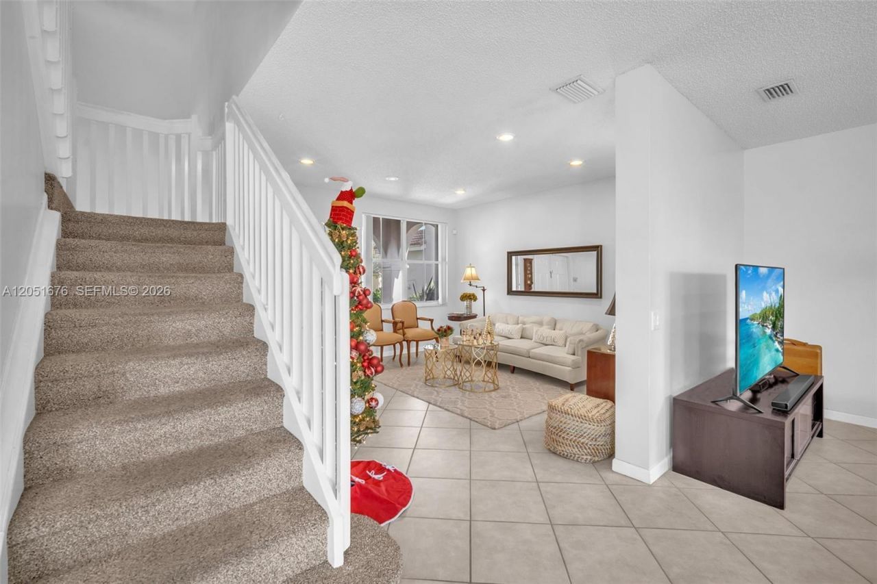 1058 Tupelo Way , Weston, FL 33327 Photo