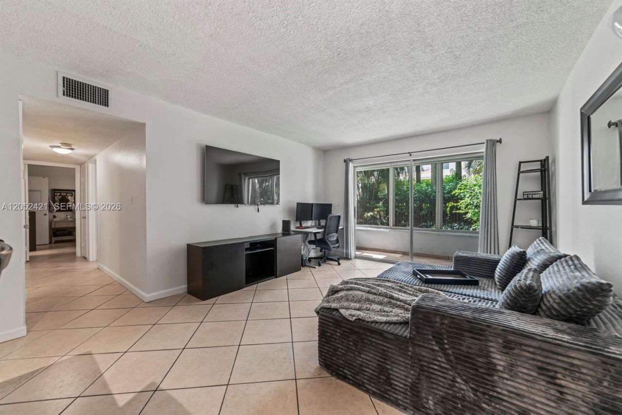 1400 Tallwood Ave , Unit 107, Hollywood, FL 33021 Photo