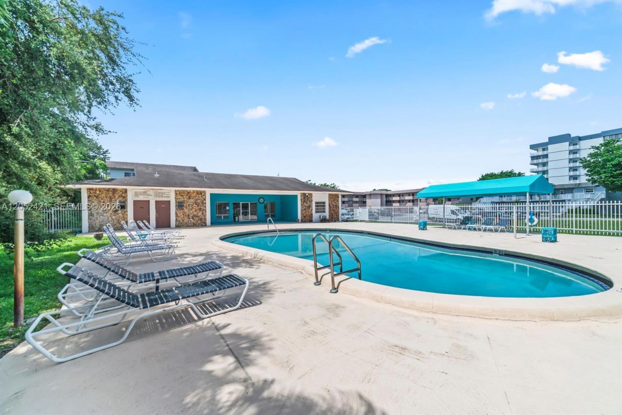 1400 Tallwood Ave , Unit 107, Hollywood, FL 33021 Photo