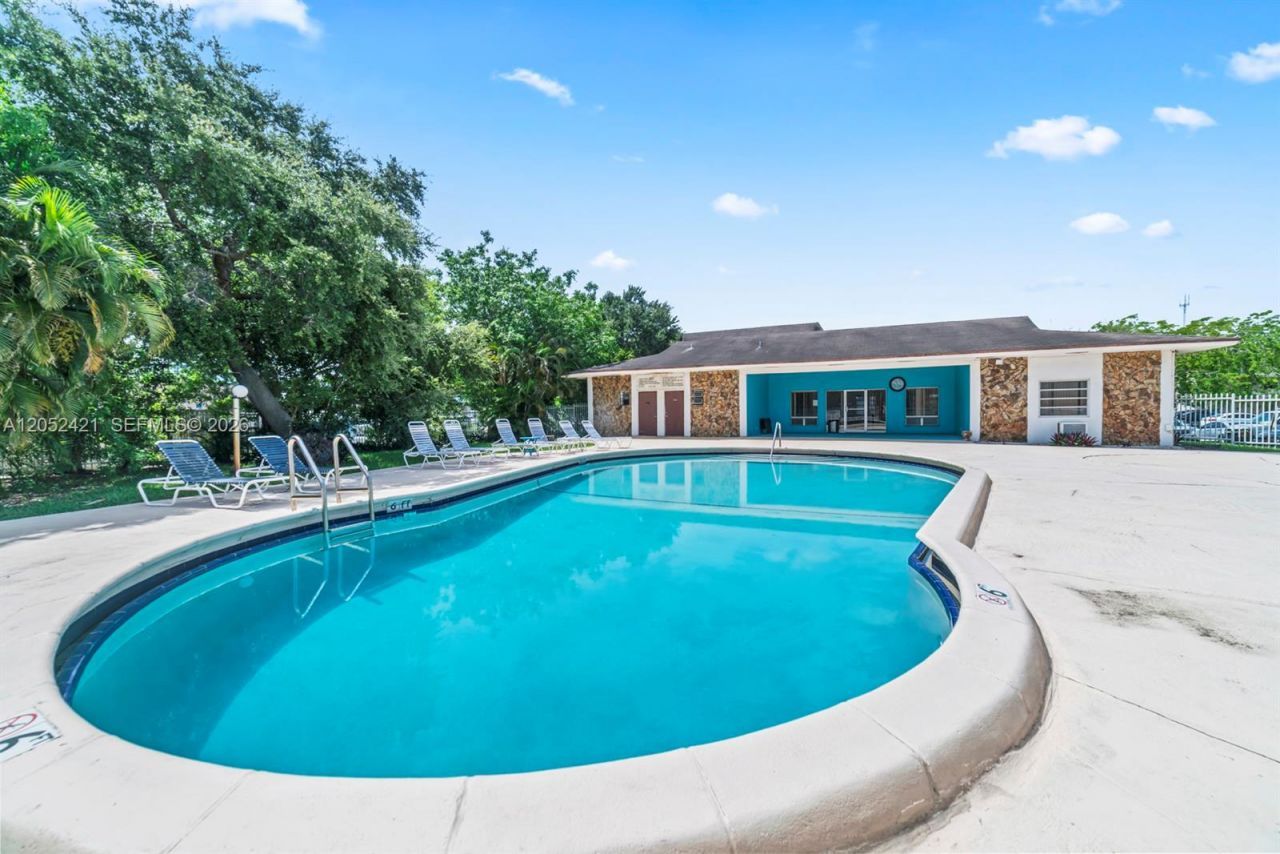 1400 Tallwood Ave , Unit 107, Hollywood, FL 33021 Photo