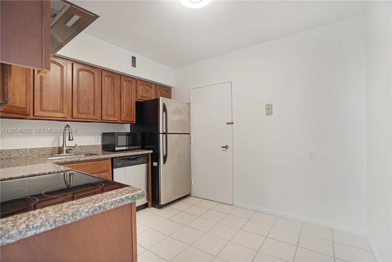 5700 Collins Ave , Unit 10C, Miami Beach, FL 33140 Photo