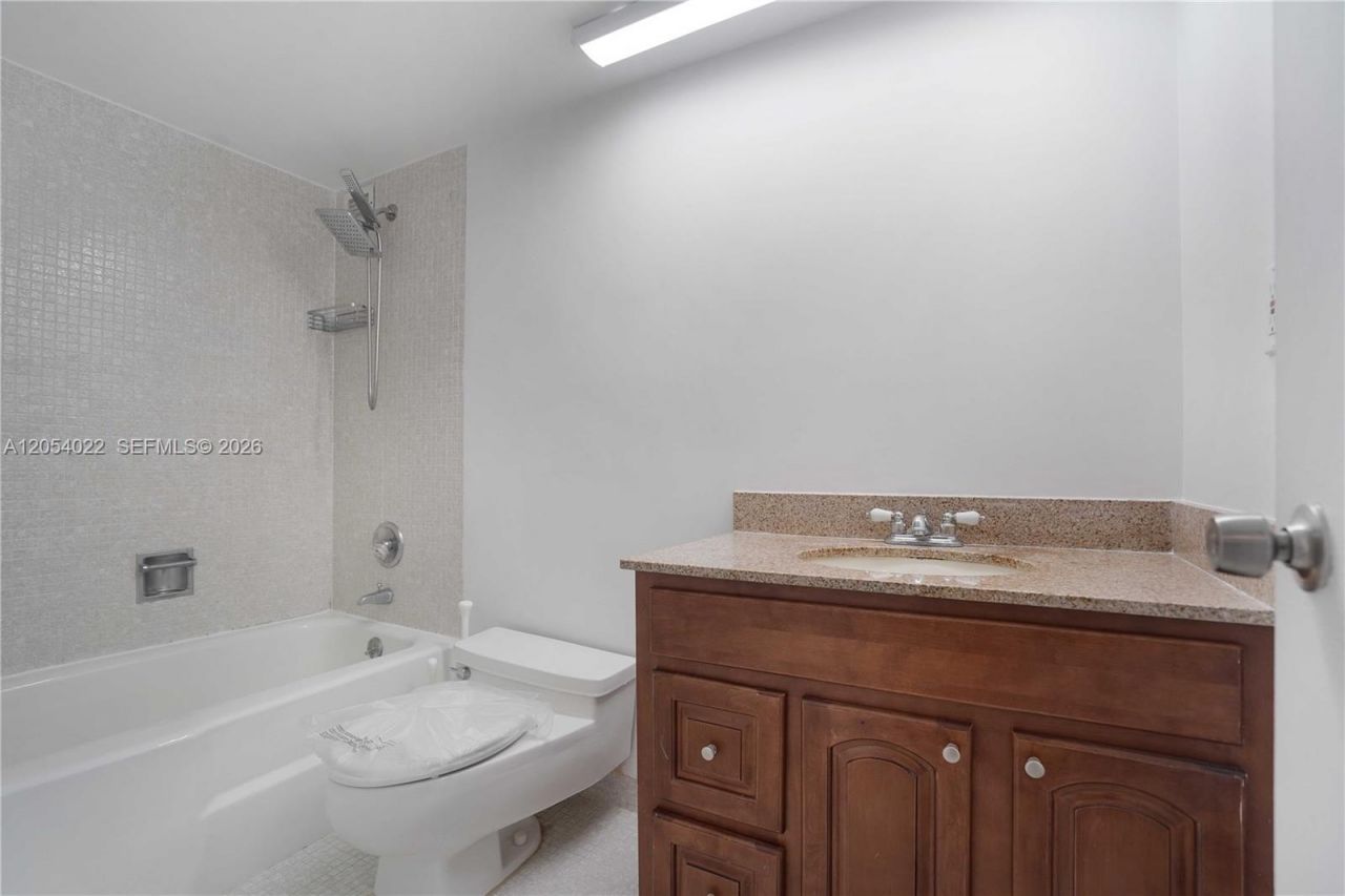 5700 Collins Ave , Unit 10C, Miami Beach, FL 33140 Photo