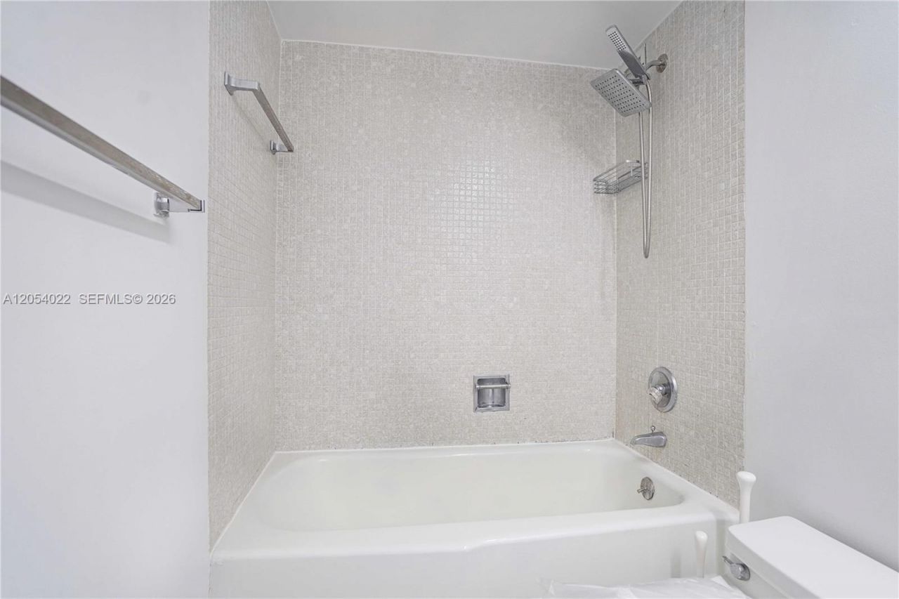 5700 Collins Ave , Unit 10C, Miami Beach, FL 33140 Photo